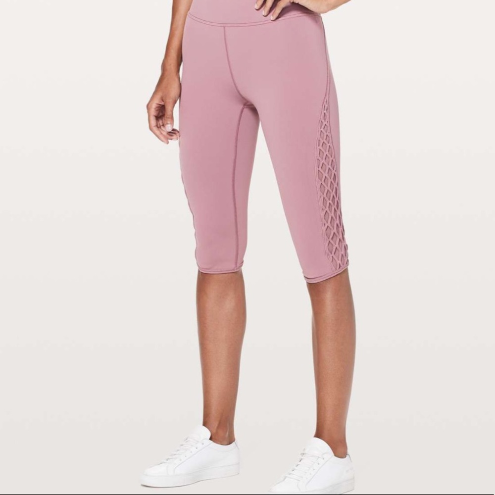 Lululemon NWOT Love Knot Crop 15”